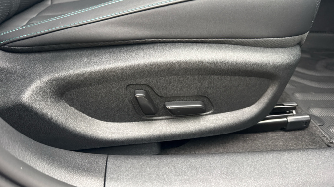 BYD Seal 6 1.5 DM-i Boost 4dr e-CVT Saloon - Image 25